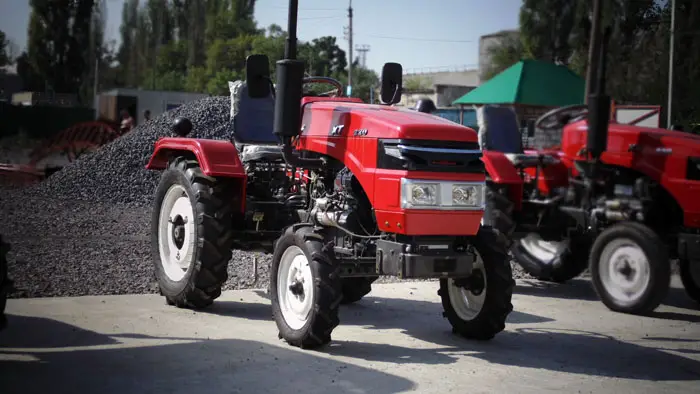 A Xingtai 220 kompakt traktor áttekintése. Leírás és jellemzők