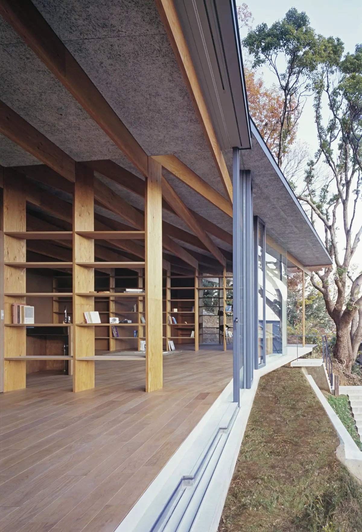Hauslayout in Japan: Transparente, minimalistische Geometria